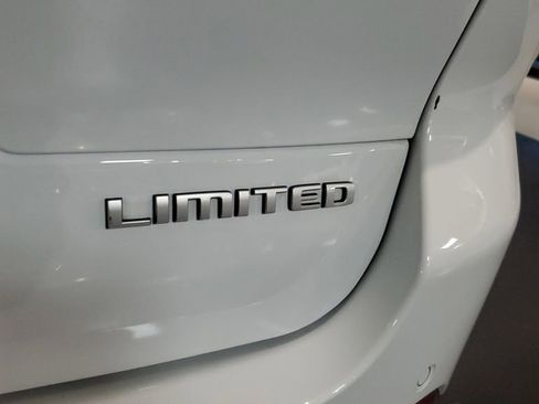 Used 2025 Jeep Grand Cherokee L Limited image 9