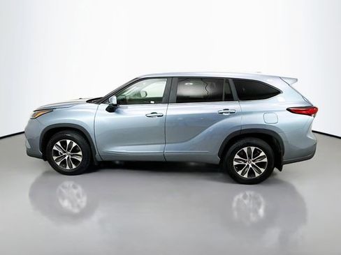 Used 2023 Toyota Highlander XLE AWD/4WD image 4