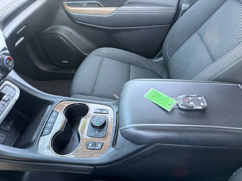 Used 2023 GMC Acadia SLE w/ Driver Convenience Package AWD/4WD image 19