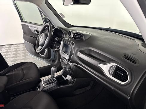 Used 2019 Jeep Renegade Latitude w/ Safety and Security Group FWD image 32