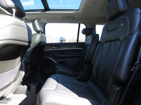 Used 2022 Jeep Grand Cherokee L Limited image 21