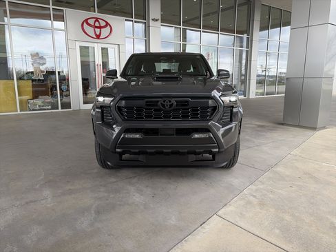 Certified 2025 Toyota Tacoma TRD Sport image 2