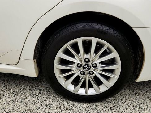 Used 2018 Toyota Avalon Limited FWD image 9