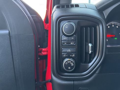 Used 2020 Chevrolet Silverado 1500 Custom w/ Custom Value Package image 12