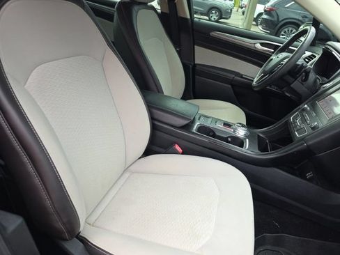 Used 2019 Ford Fusion SE w/ Equipment Group 151A FWD image 12