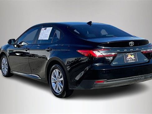 Used 2025 Toyota Camry LE image 4