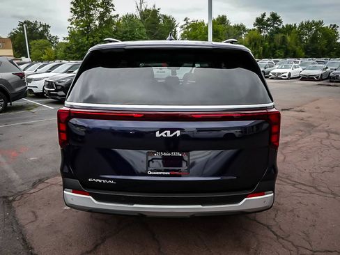 Used 2025 Kia Carnival EX FWD image 5