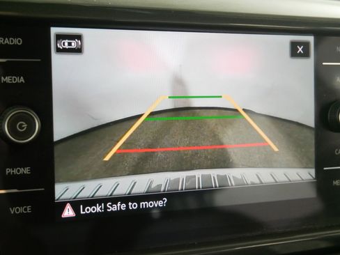 Used 2023 Volkswagen Taos SEL image 33