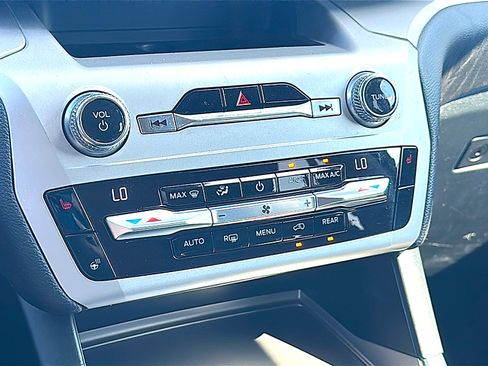 Used 2021 Ford Explorer XLT w/ Equipment Group 202A image 34