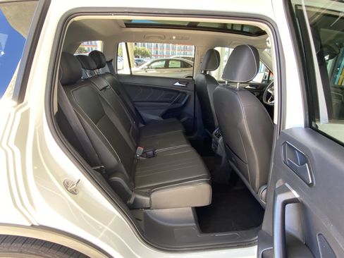 Used 2023 Volkswagen Tiguan SE w/ Panoramic Sunroof Package FWD image 32