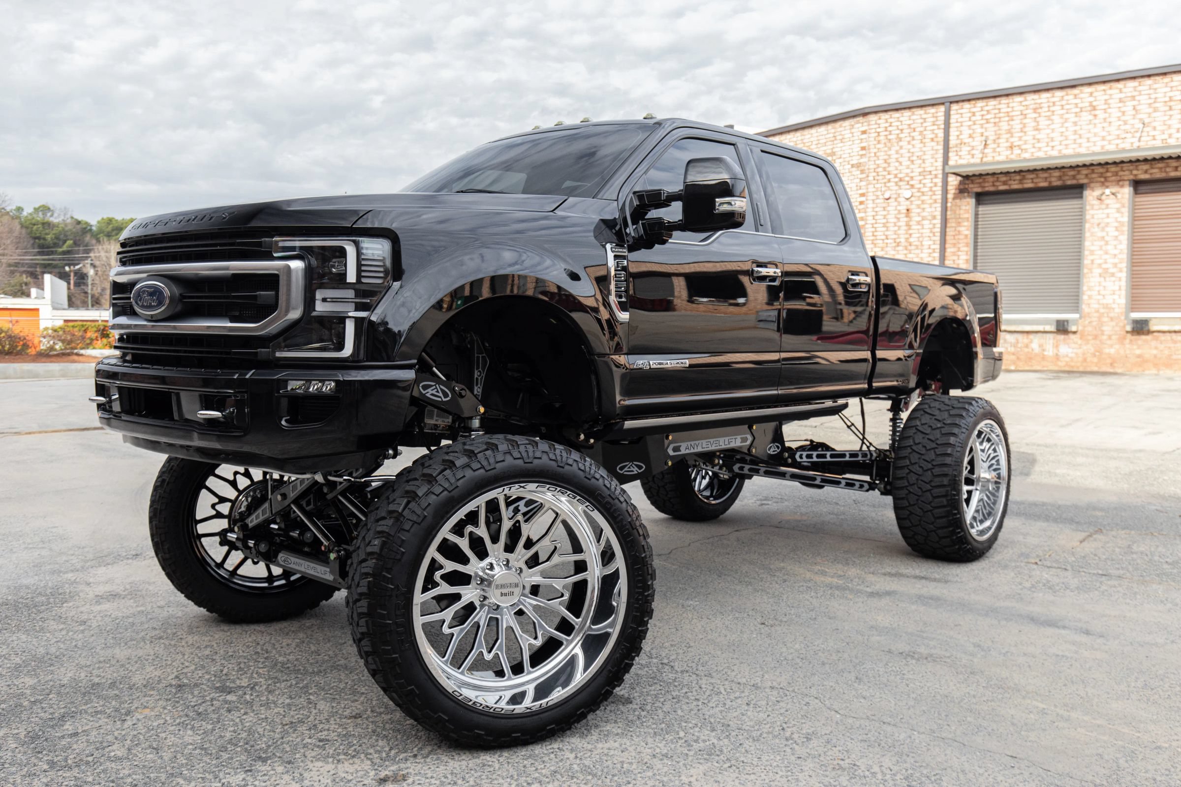 Used 2022 Ford F350 Platinum AWD/4WD image 7