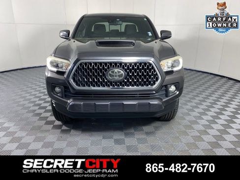 Used 2018 Toyota Tacoma TRD Sport image 2