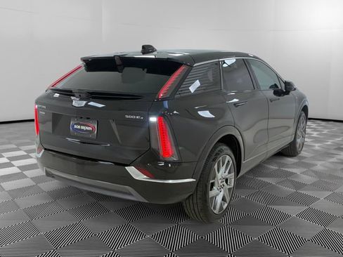 Certified 2025 Cadillac Optiq Luxury 2 w/ LPO, Floor Liner Package AWD/4WD image 5
