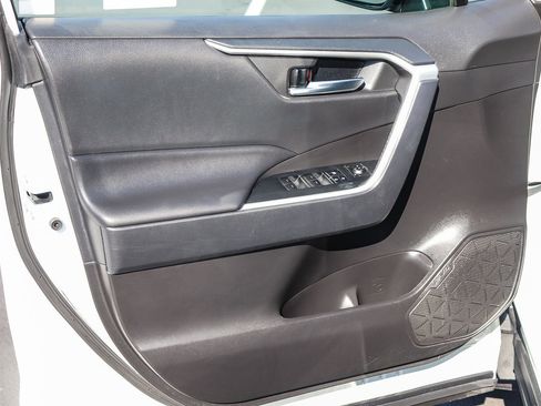 Certified 2022 Toyota RAV4 XLE w/ Convenience Package FWD image 27