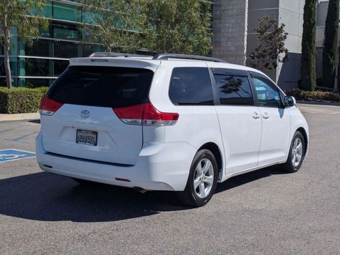 Used 2011 Toyota Sienna LE w/ Towing Pkg image 18