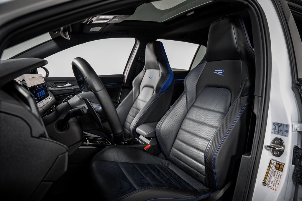 Used 2024 Volkswagen Golf R AWD/4WD image 21