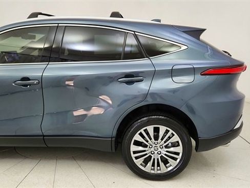 Used 2023 Toyota Venza Limited image 9