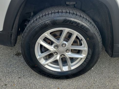 Used 2021 Jeep Grand Cherokee L Laredo w/ Luxury Tech Group I image 11