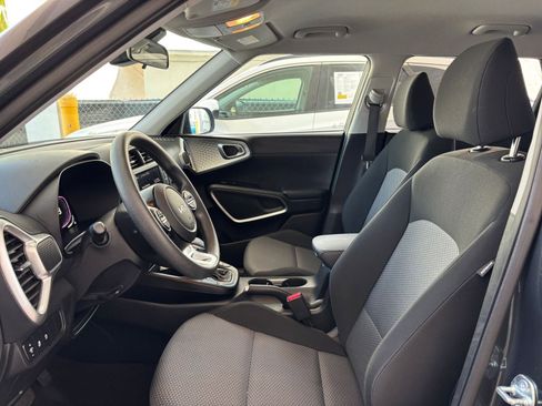 Used 2025 Kia Soul LX w/ LX Technology Package FWD image 27