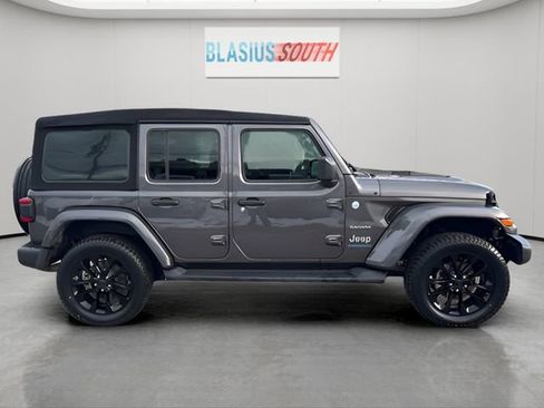 Used 2024 Jeep Wrangler Unlimited Sahara w/ Technology Group AWD/4WD image 2