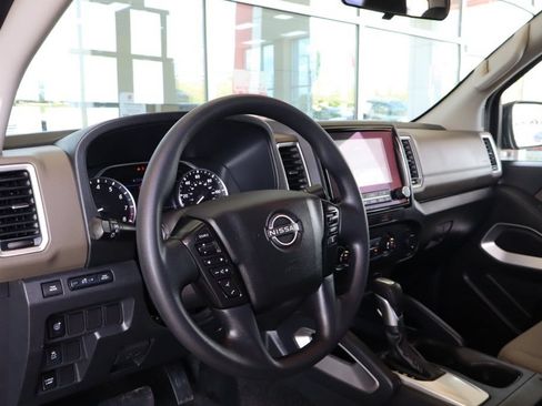 Used 2022 Nissan Frontier SV w/ Technology Package RWD image 17