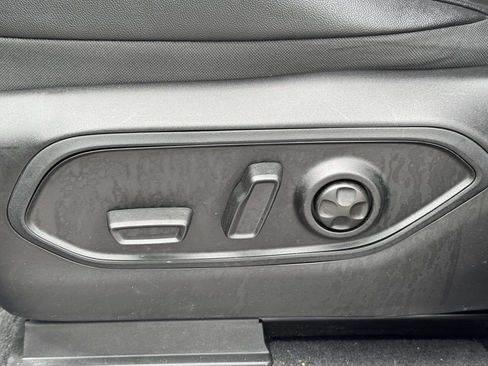 Used 2025 Jeep Grand Cherokee Limited AWD/4WD image 31