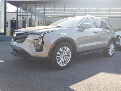 Used 2024 Cadillac XT4 Luxury w/ Cold Weather Package AWD/4WD image 8