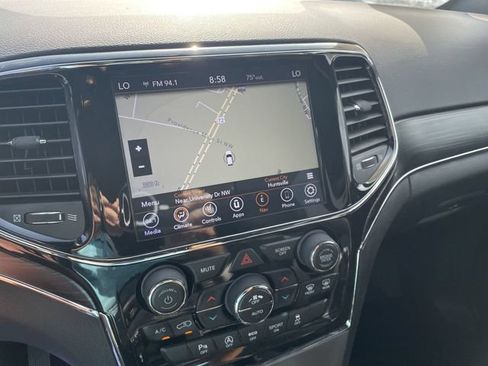 Used 2021 Jeep Grand Cherokee Limited w/ Sun & Sound Group AWD/4WD image 23