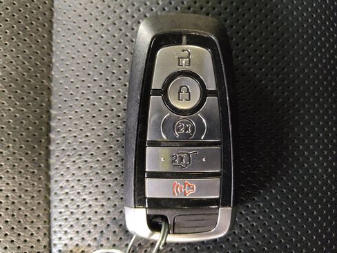 Used 2020 Ford Escape Titanium AWD/4WD image 32