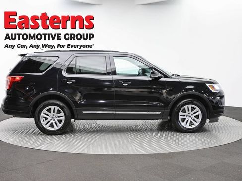 Used 2018 Ford Explorer XLT w/ Equipment Group 202A AWD/4WD image 4