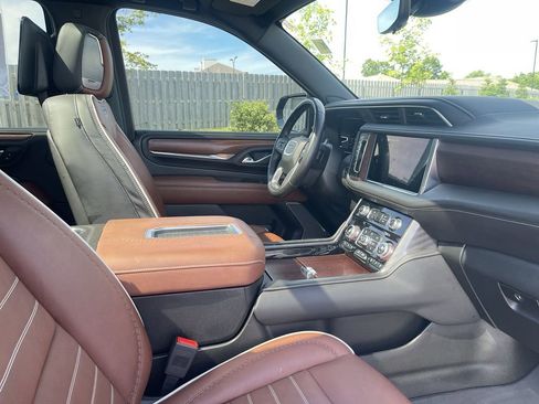 Used 2023 GMC Yukon Denali Ultimate AWD/4WD image 34
