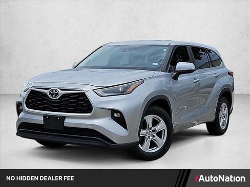 Used 2023 Toyota Highlander LE FWD image 1