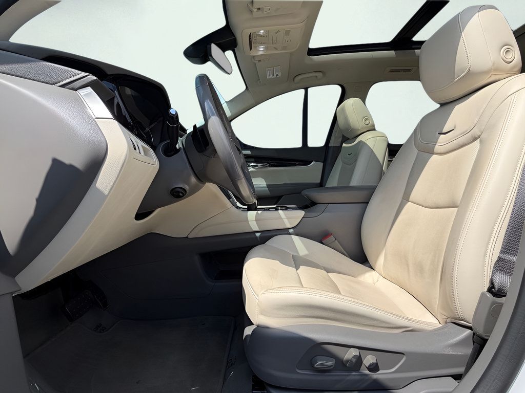 Used 2020 Cadillac XT6 Premium Luxury FWD image 16