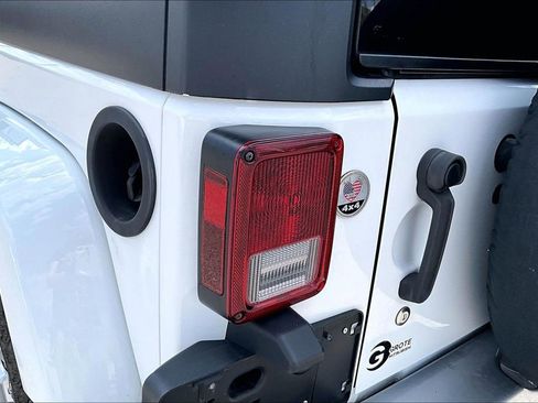 Used 2013 Jeep Wrangler Sahara w/ Dual Top Group AWD/4WD image 31