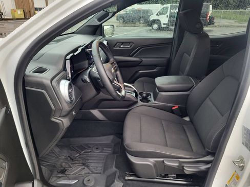 Used 2024 Chevrolet Colorado LT RWD image 12