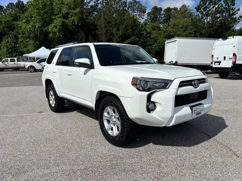 Used 2020 Toyota 4Runner SR5 Premium image 3