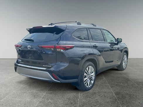 New 2026 Toyota Highlander Platinum AWD/4WD image 5