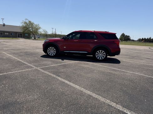 Used 2022 Ford Explorer King Ranch w/ Premium Technology Package AWD/4WD image 13