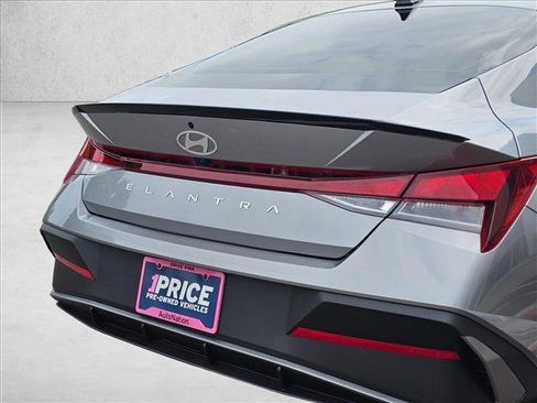 Used 2025 Hyundai Elantra Sport FWD image 12