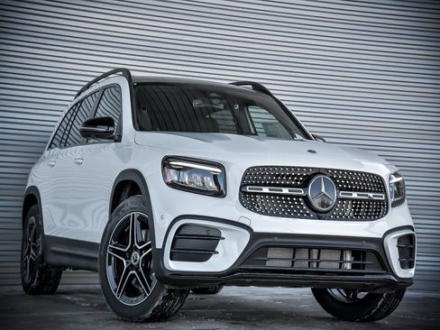 Certified 2025 Mercedes-Benz GLB 250 GLB 250 4MATIC image 1