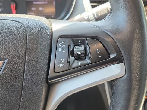 Used 2019 Chevrolet Trax LT w/ LT Convenience Package FWD image 25