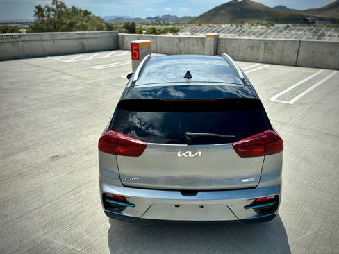 Used 2022 Kia Niro EX Premium FWD image 7
