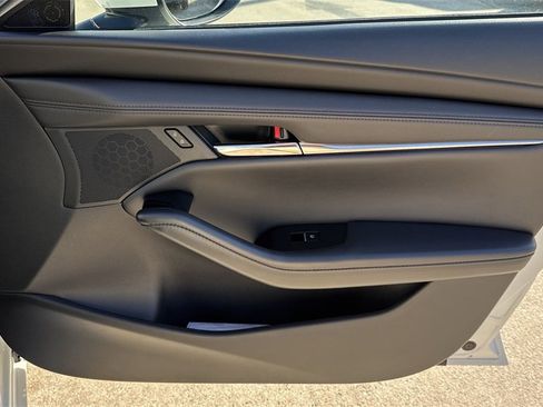 Used 2023 MAZDA MAZDA3 s image 43