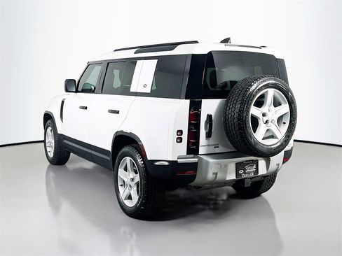 Used 2023 Land Rover Defender 110 SE image 7