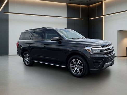 Used 2023 Ford Expedition XLT RWD image 8