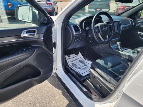 Used 2018 Jeep Grand Cherokee Limited AWD/4WD image 19