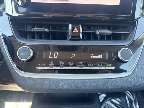 Used 2025 Toyota Corolla LE w/ Convenience Package FWD image 18