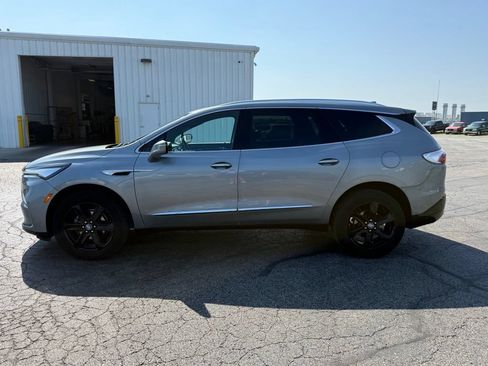 Used 2024 Buick Enclave Essence w/ Experience Buick Package AWD/4WD image 5
