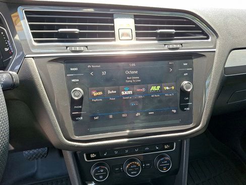 Used 2019 Volkswagen Tiguan SEL AWD/4WD image 14