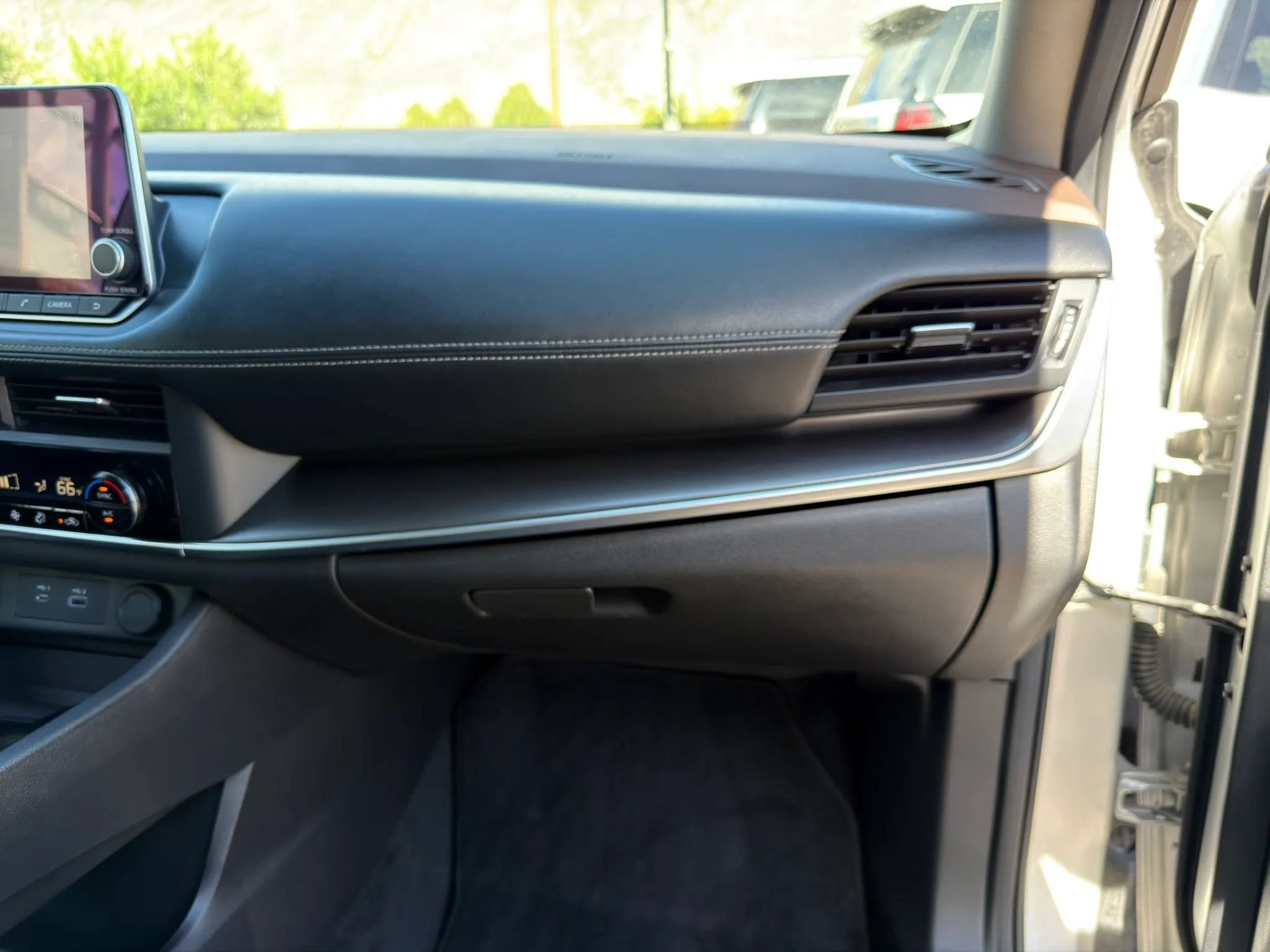Used 2023 Nissan Rogue SV AWD/4WD image 7